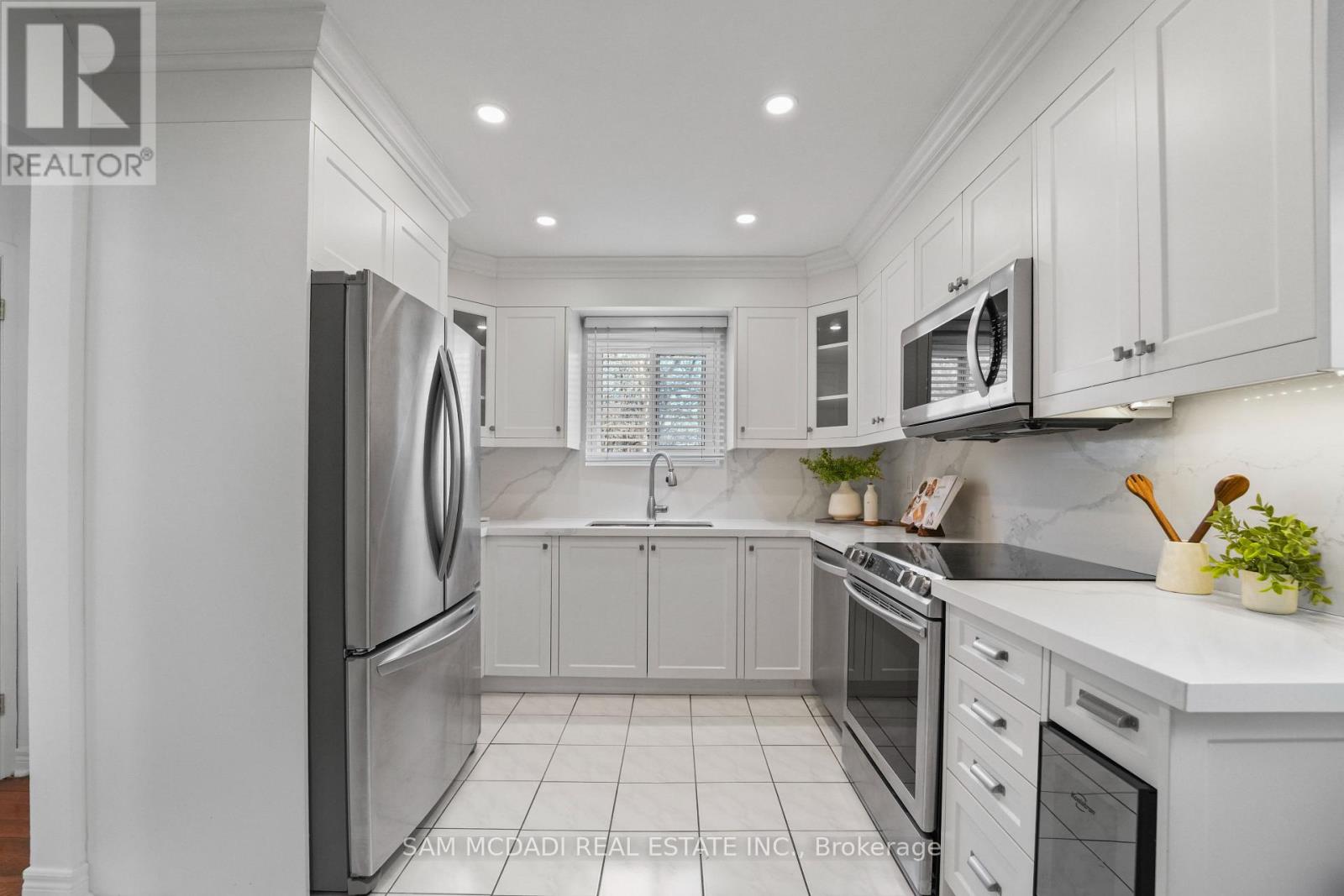 44 Madrid Crescent, Brampton, Ontario  L6S 2X4 - Photo 16 - W13194316