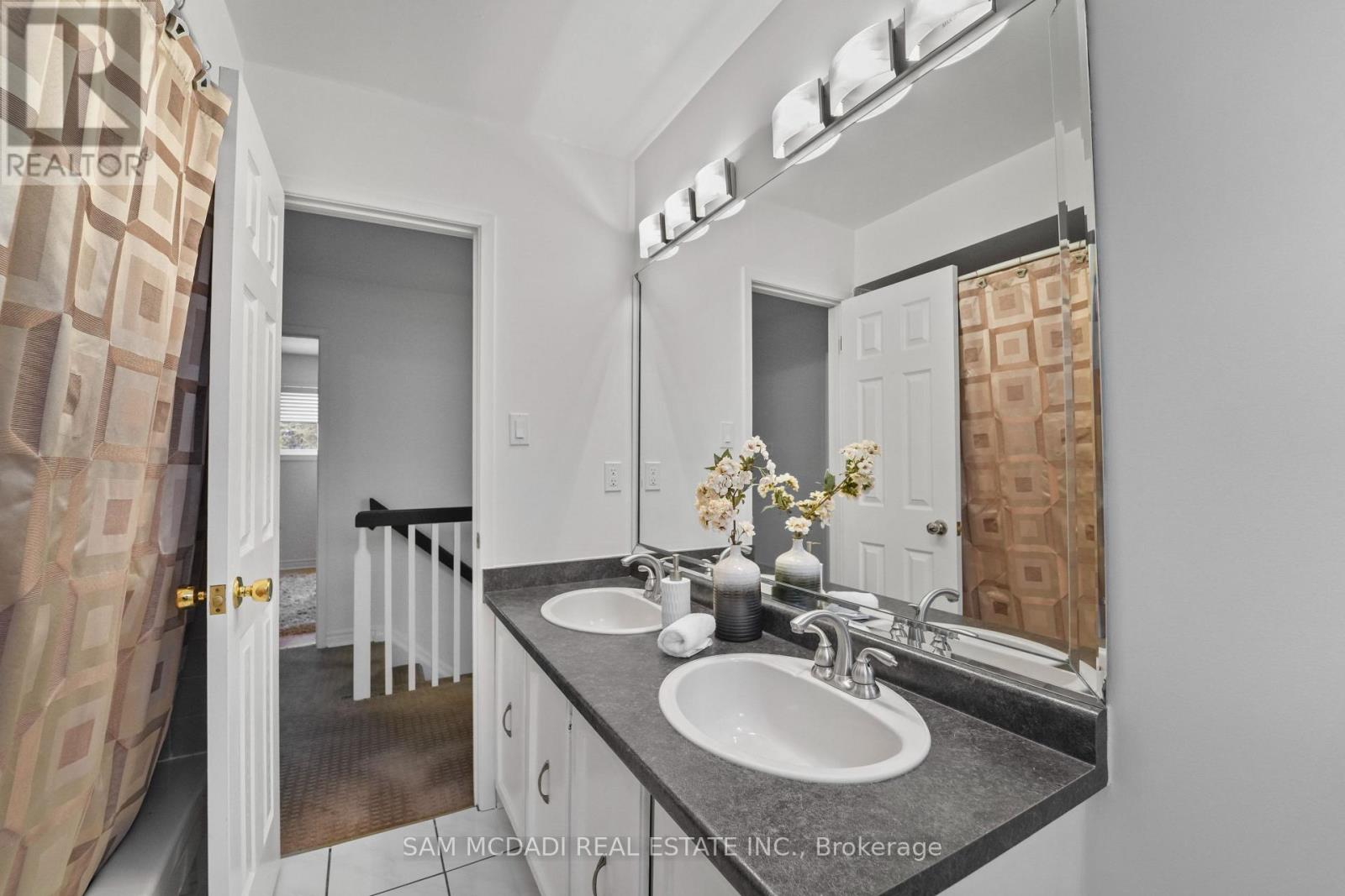 44 Madrid Crescent, Brampton, Ontario  L6S 2X4 - Photo 26 - W13194316