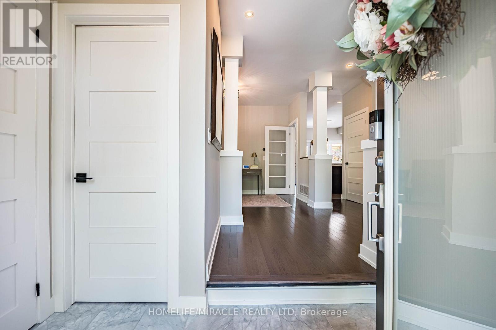 464 Ambleside Drive, Oakville, Ontario  L6H 6N7 - Photo 4 - W13194324