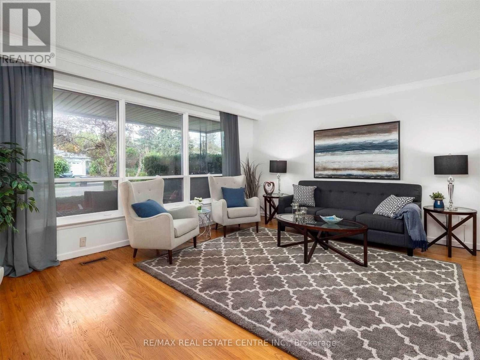 3574 Golden Orchard Drive, Mississauga, Ontario  L4Y 3H8 - Photo 2 - W13194390