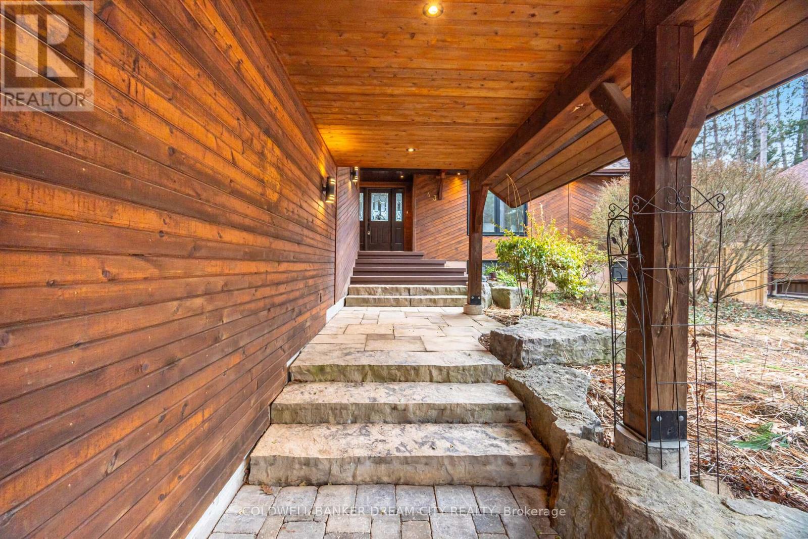 43 Olivers Lane, Caledon, Ontario  L7C 1G5 - Photo 3 - W13194480