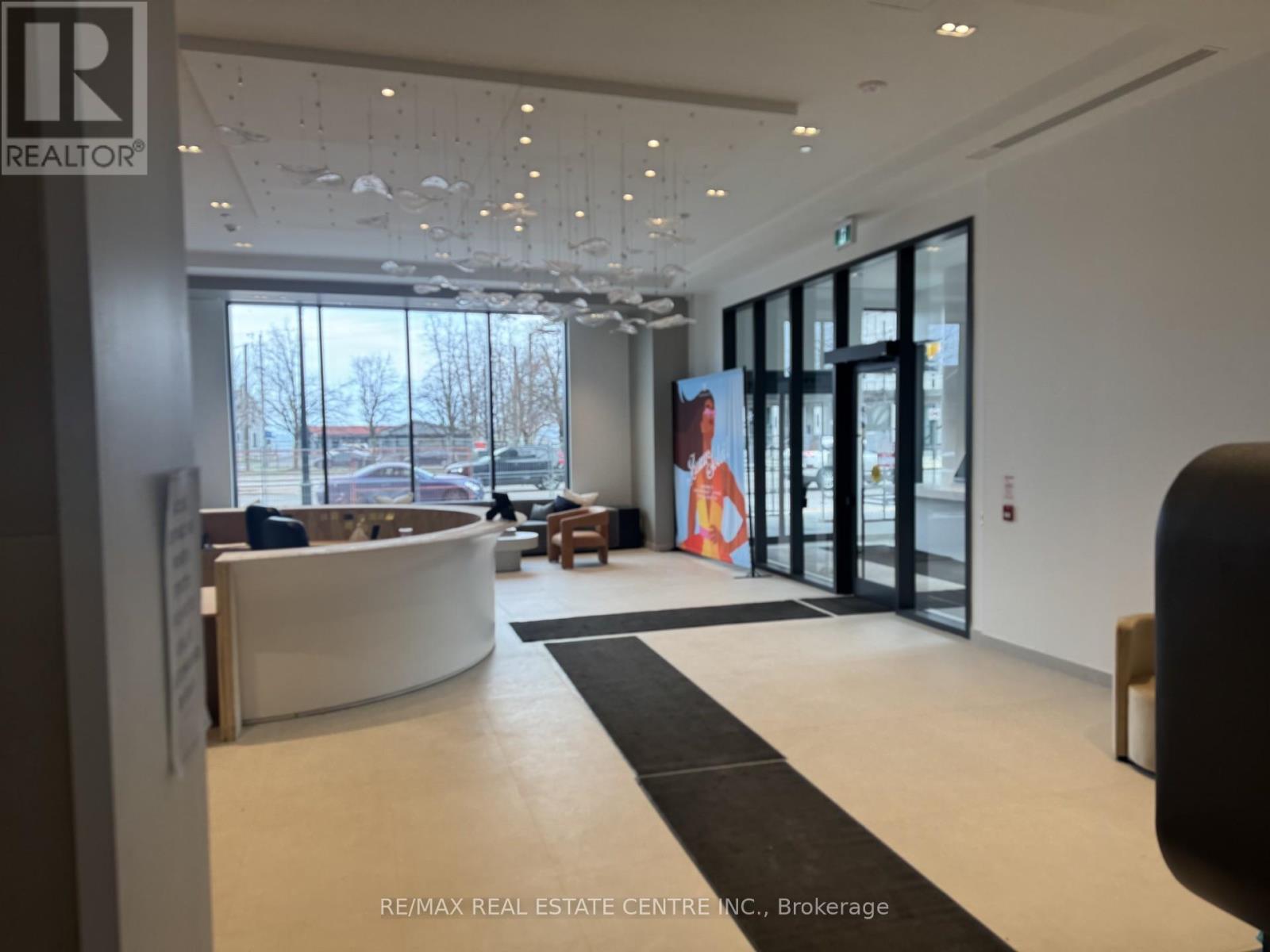 2075 Lakeshore Road, Burlington, Ontario  L7R 0H3 - Photo 6 - W13195150