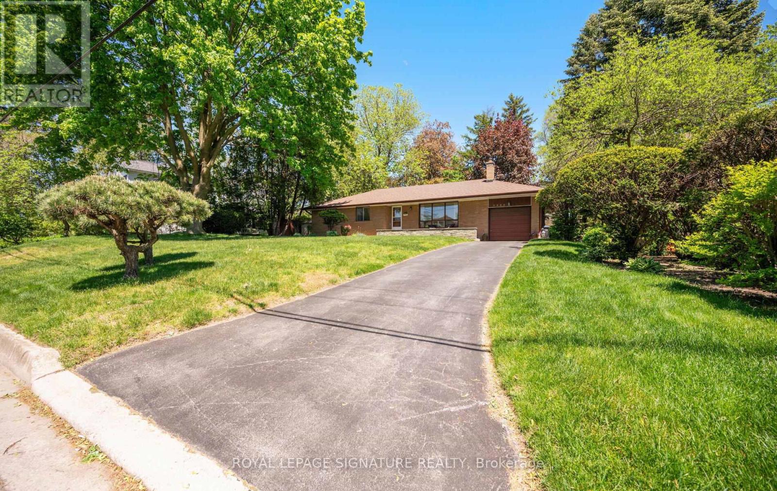 2585 Jarvis Street, Mississauga, Ontario  L5C 2P9 - Photo 1 - W13195192