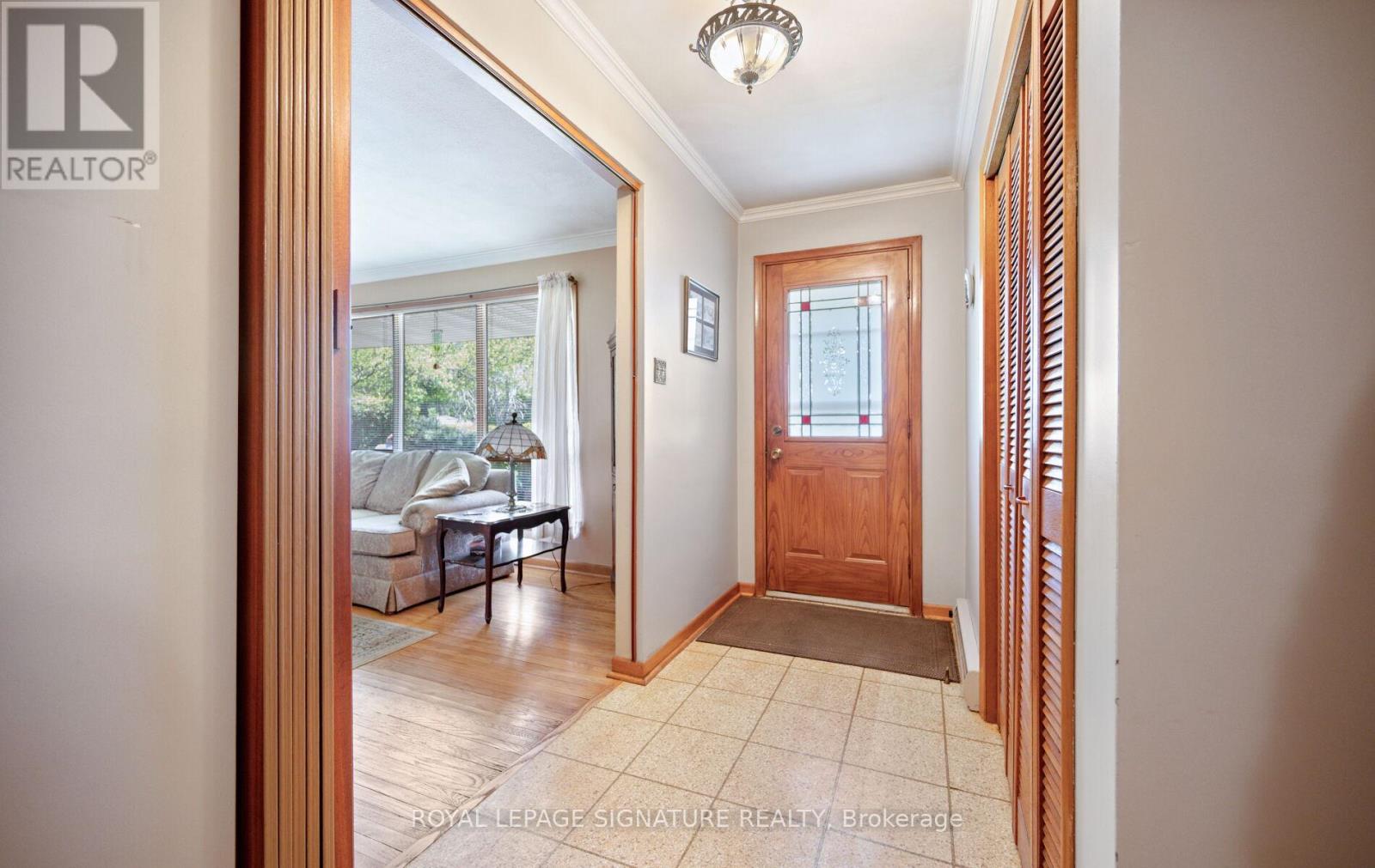 2585 Jarvis Street, Mississauga, Ontario  L5C 2P9 - Photo 4 - W13195192