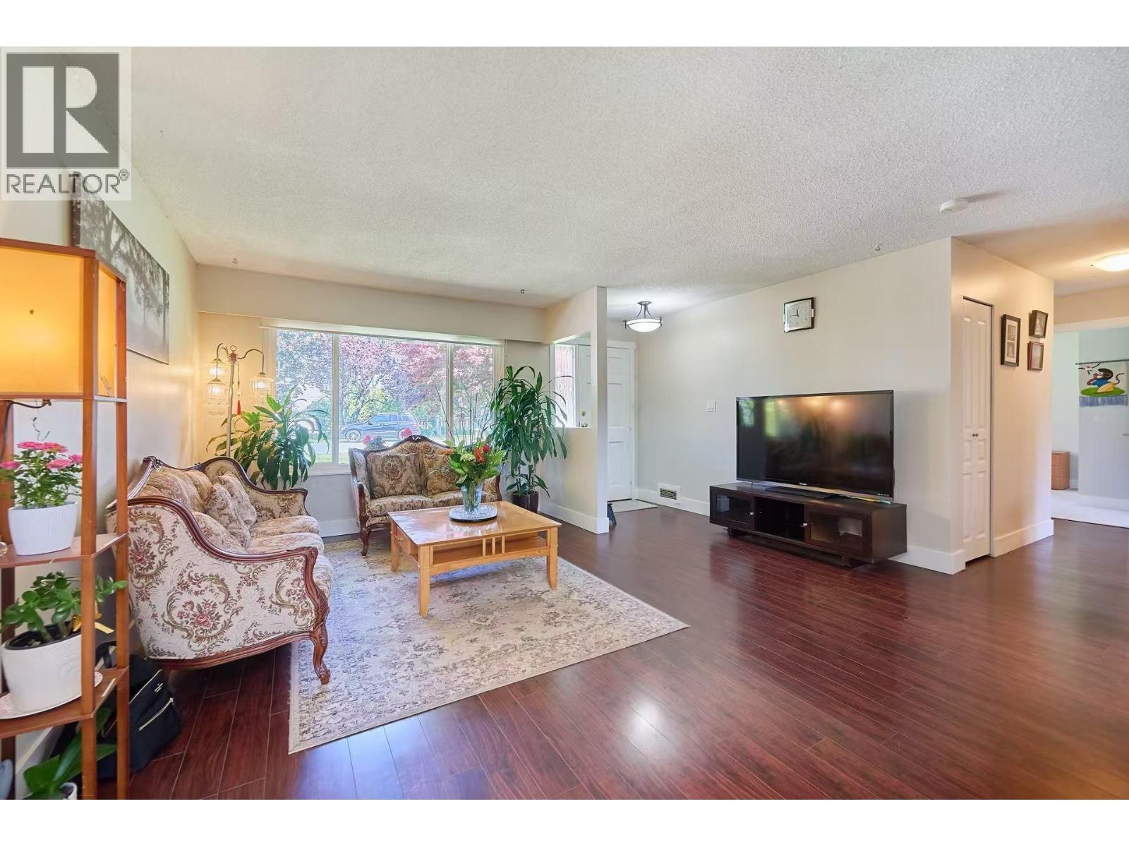 6086 49 Avenue, Delta, British Columbia  V4K 1Z1 - Photo 2 - R3127112