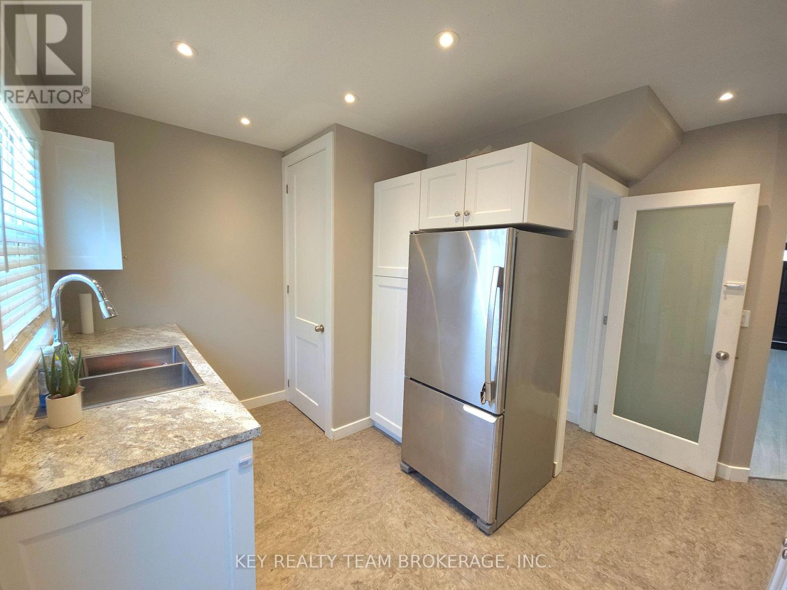5169 Bridge Street, Niagara Falls, Ontario L2E 2T2 - Photo 11 - X12864852