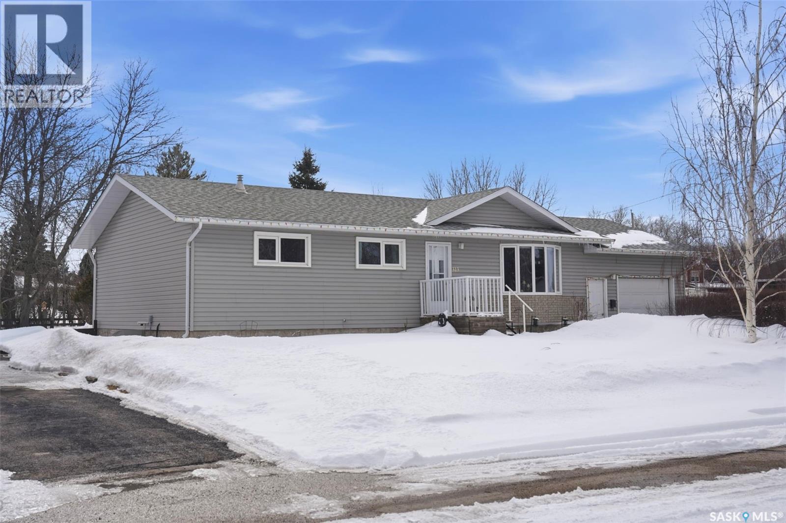 313 7th Avenue W, Watrous, Saskatchewan  S0K 4T0 - Photo 2 - SK037318
