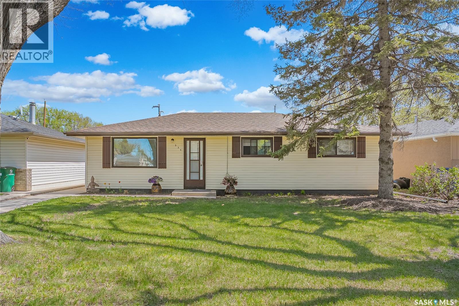 234 Winnipeg Avenue N, Saskatoon, Saskatchewan S7L 3P4 - Photo 1 - SK037314