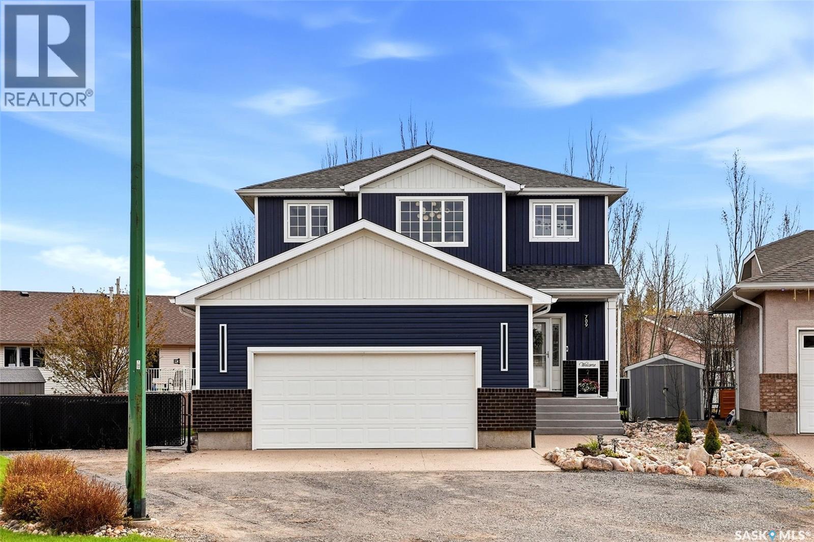 709 Aspen Crescent, Pilot Butte, Saskatchewan  S0G 3Z0 - Photo 2 - SK037295