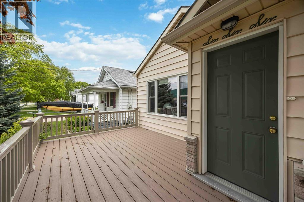 666 Devine Street, Sarnia, Ontario  N7T 1W8 - Photo 5 - 26011908