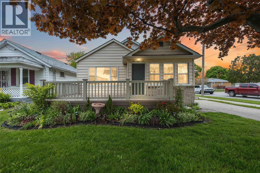 666 Devine Street, Sarnia, Ontario  N7T 1W8 - Photo 2 - 26011908