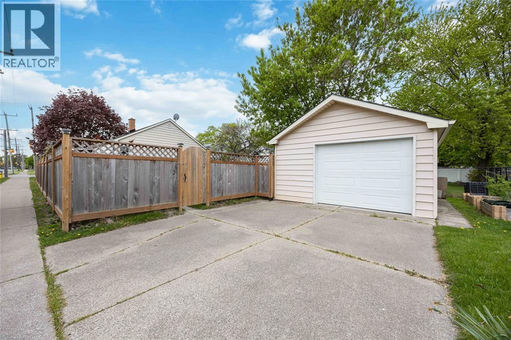 666 Devine Street, Sarnia, Ontario  N7T 1W8 - Photo 31 - 26011908