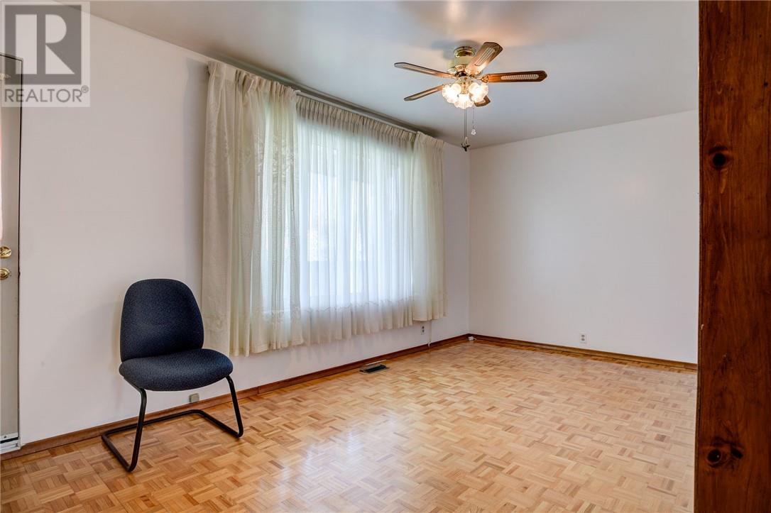 84 Victor, Greater Sudbury, Ontario  P3B 3R2 - Photo 3 - 2128039