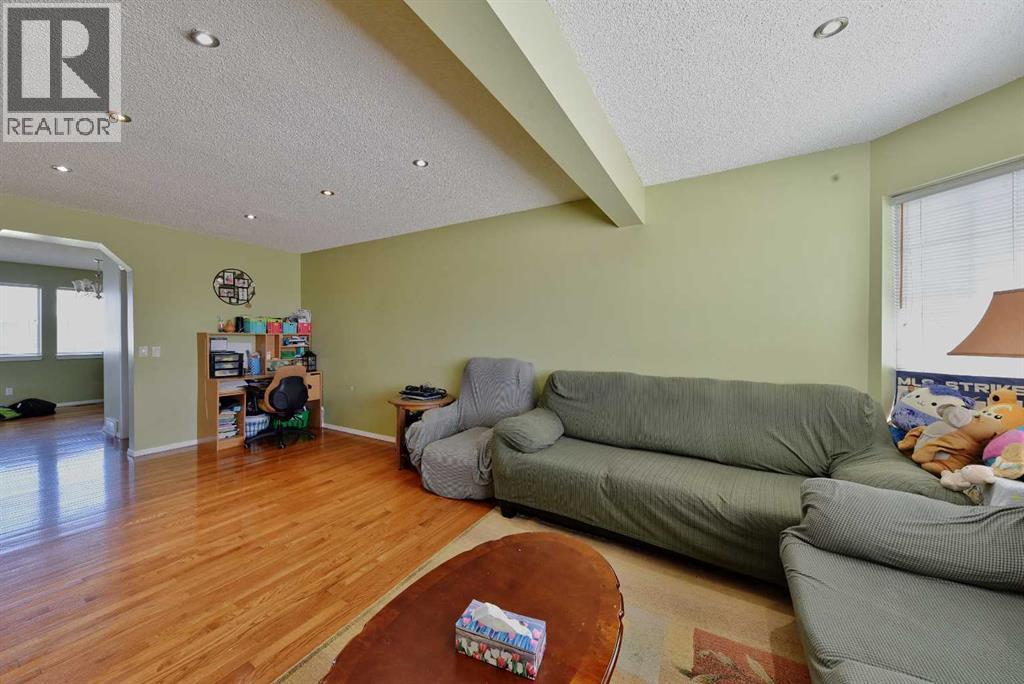 125 Costa Mesa Close NE, Calgary, Alberta  T1Y 6W9 - Photo 17 - A2314099