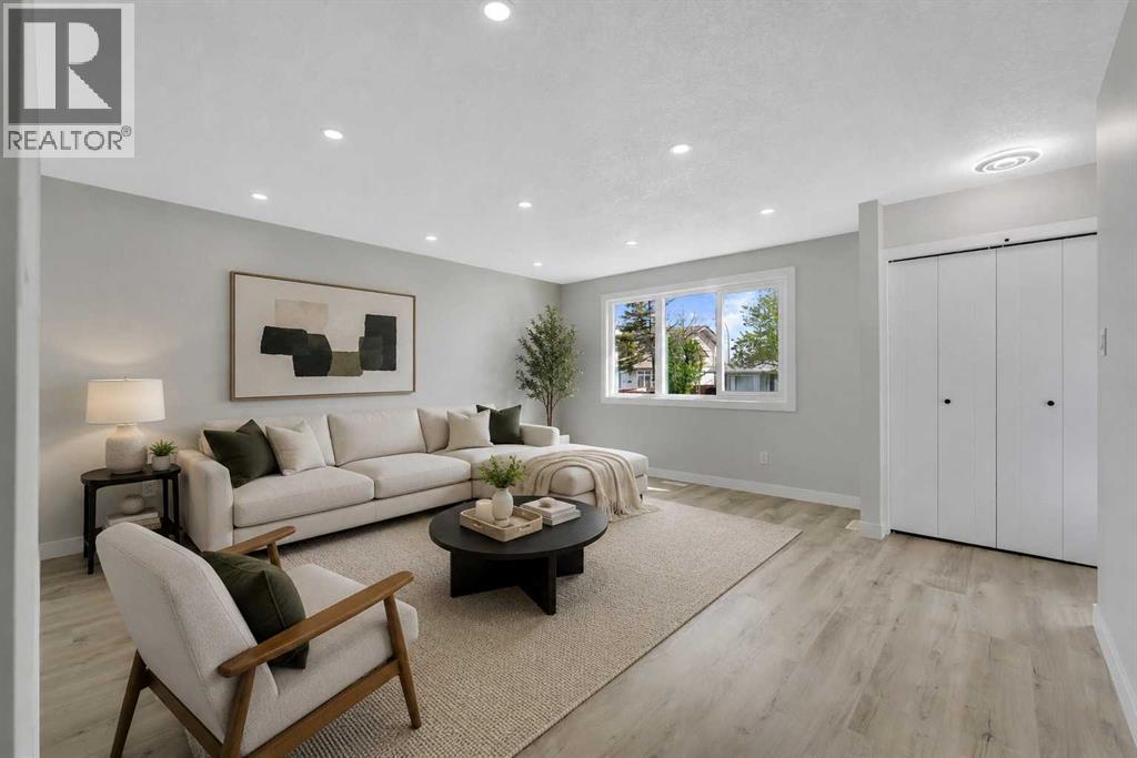 3640 Dover Ridge Drive Se, Calgary, Alberta  T2B 2B4 - Photo 6 - A2315124