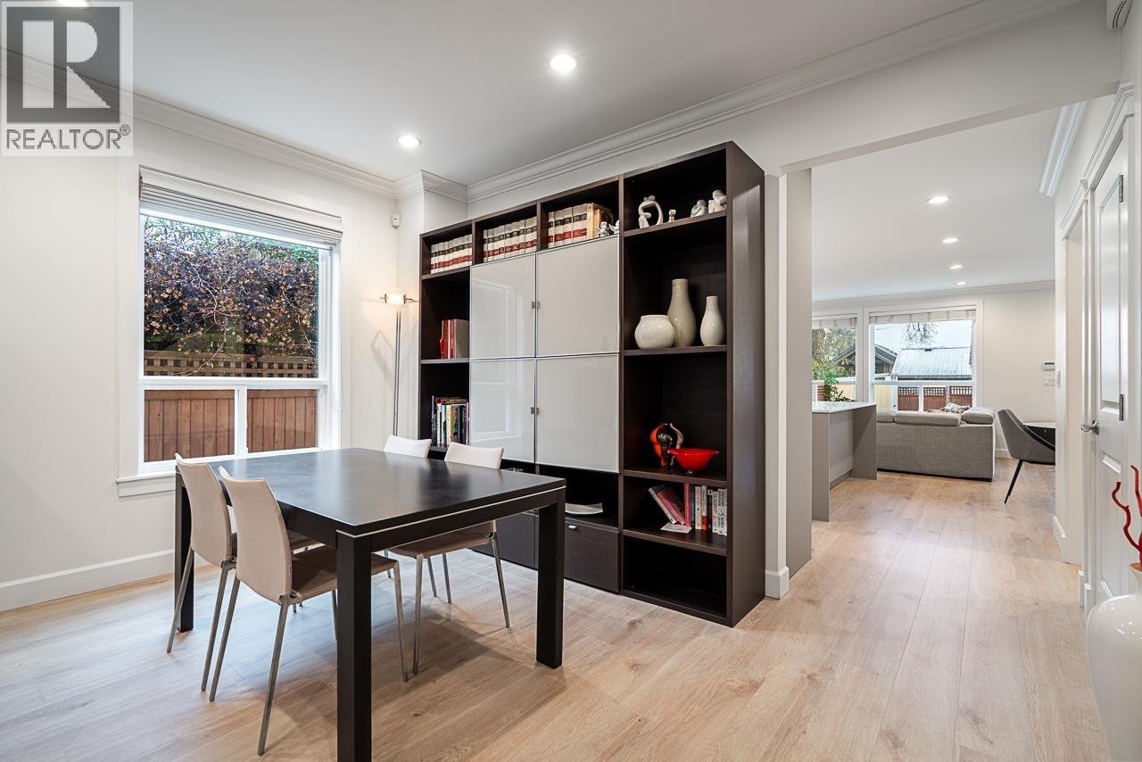 359 E 13th Street, North Vancouver, British Columbia  V7L 2L8 - Photo 4 - R3128591