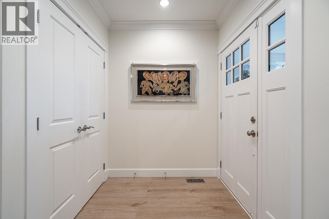 359 E 13th Street, North Vancouver, British Columbia  V7L 2L8 - Photo 6 - R3128591