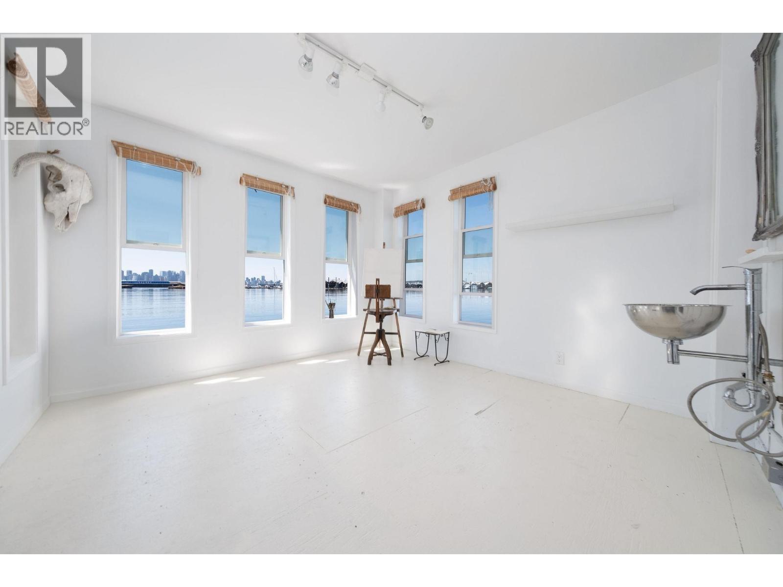 A27 415 W Esplanade Avenue, North Vancouver, British Columbia  V7M 1A6 - Photo 11 - R3128647