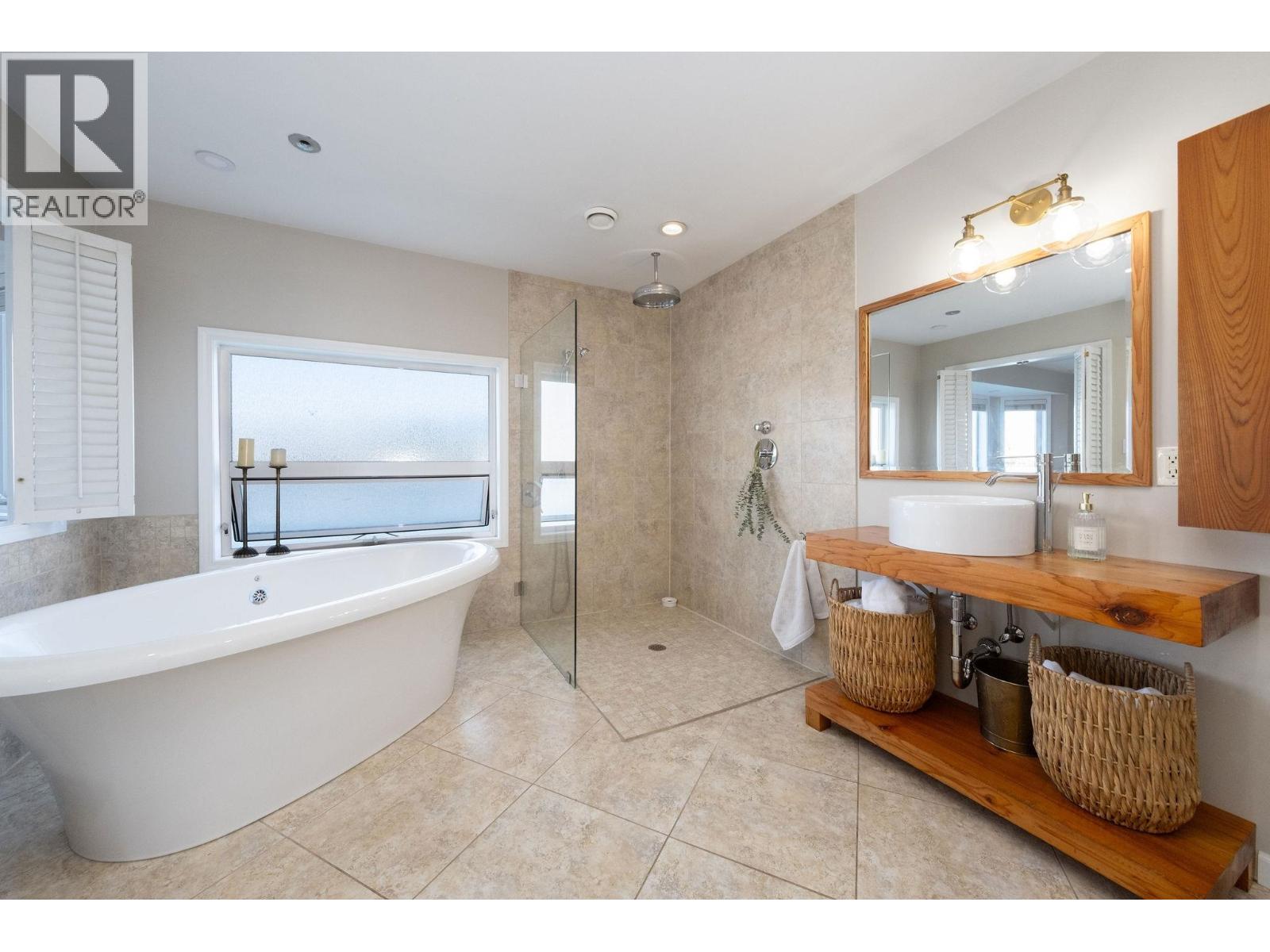 A27 415 W Esplanade Avenue, North Vancouver, British Columbia  V7M 1A6 - Photo 6 - R3128647