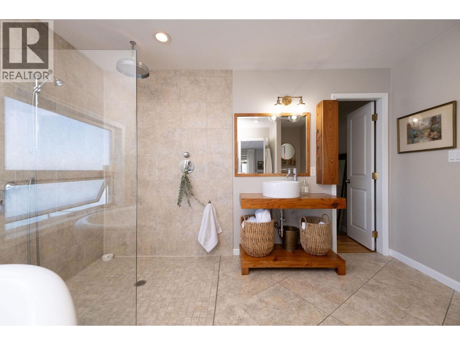 A27 415 W Esplanade Avenue, North Vancouver, British Columbia  V7M 1A6 - Photo 7 - R3128647