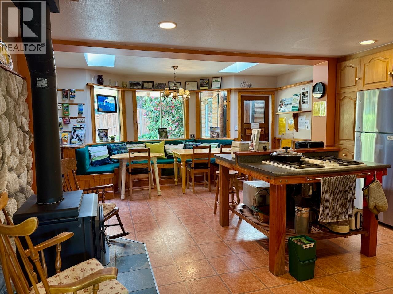 1261 Roberts Creek Road, Roberts Creek, British Columbia V0N 2W2 - Photo 13 - C8079065