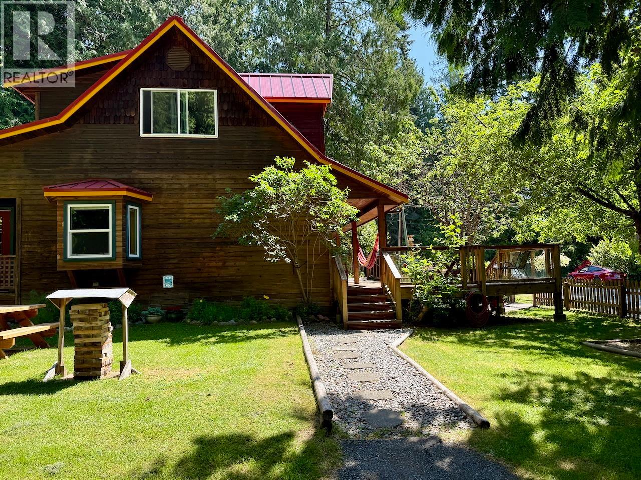 1261 Roberts Creek Road, Roberts Creek, British Columbia V0N 2W2 - Photo 17 - C8079065
