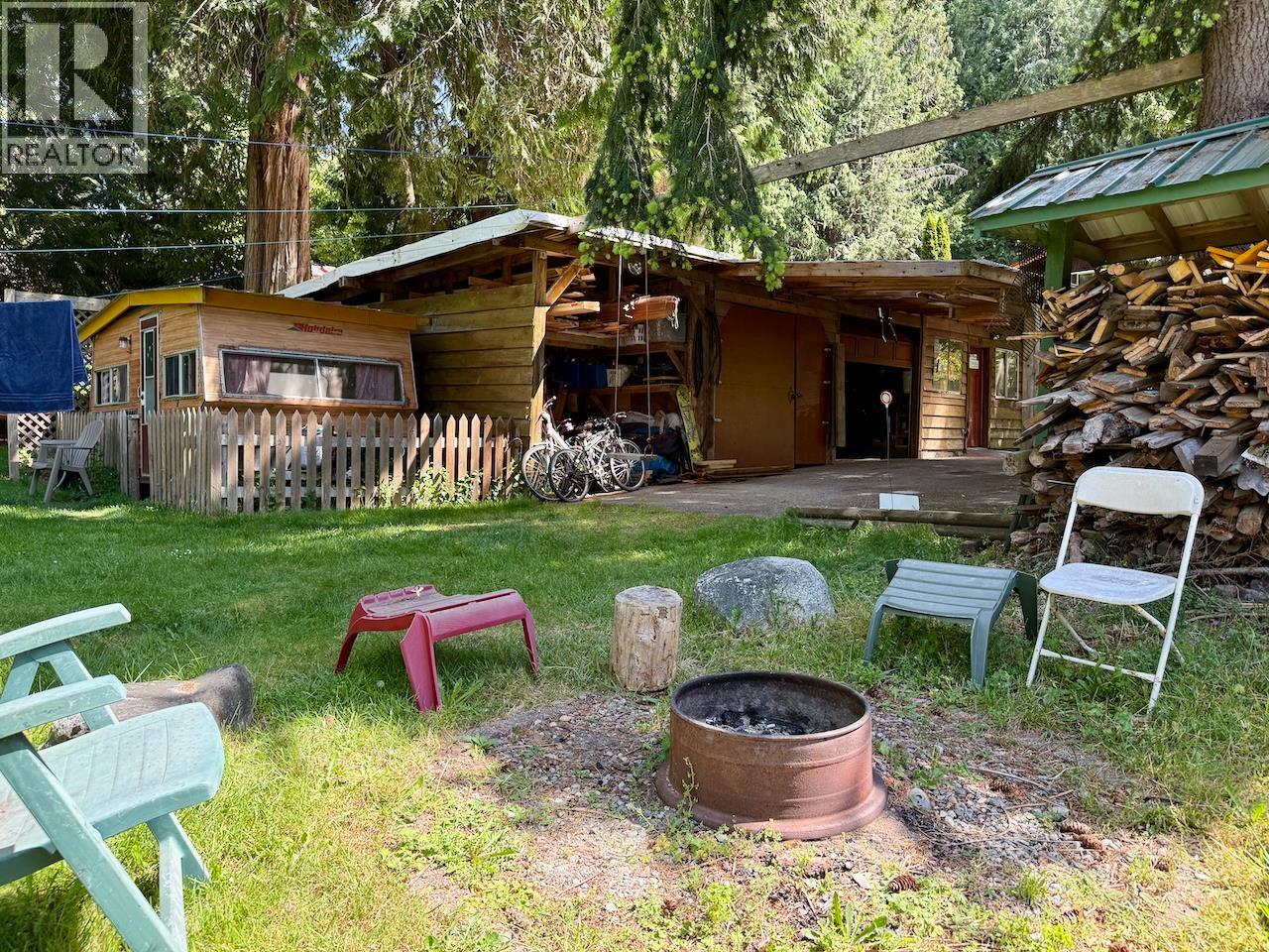 1261 Roberts Creek Road, Roberts Creek, British Columbia V0N 2W2 - Photo 18 - C8079065