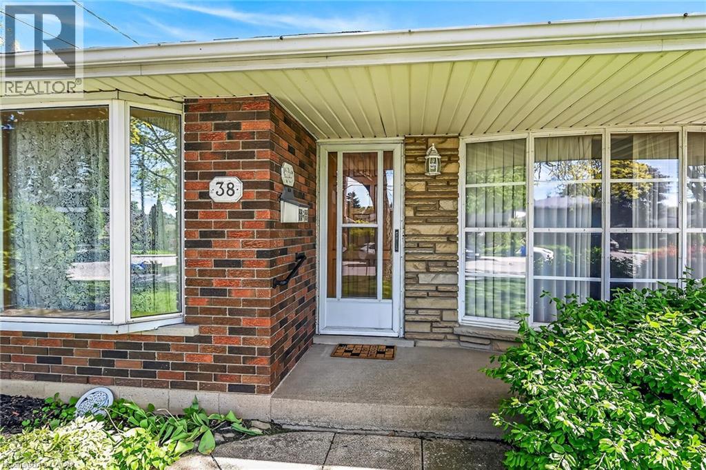 38 Tyrone Drive, Hamilton, Ontario  L9C 2M7 - Photo 3 - 40834059