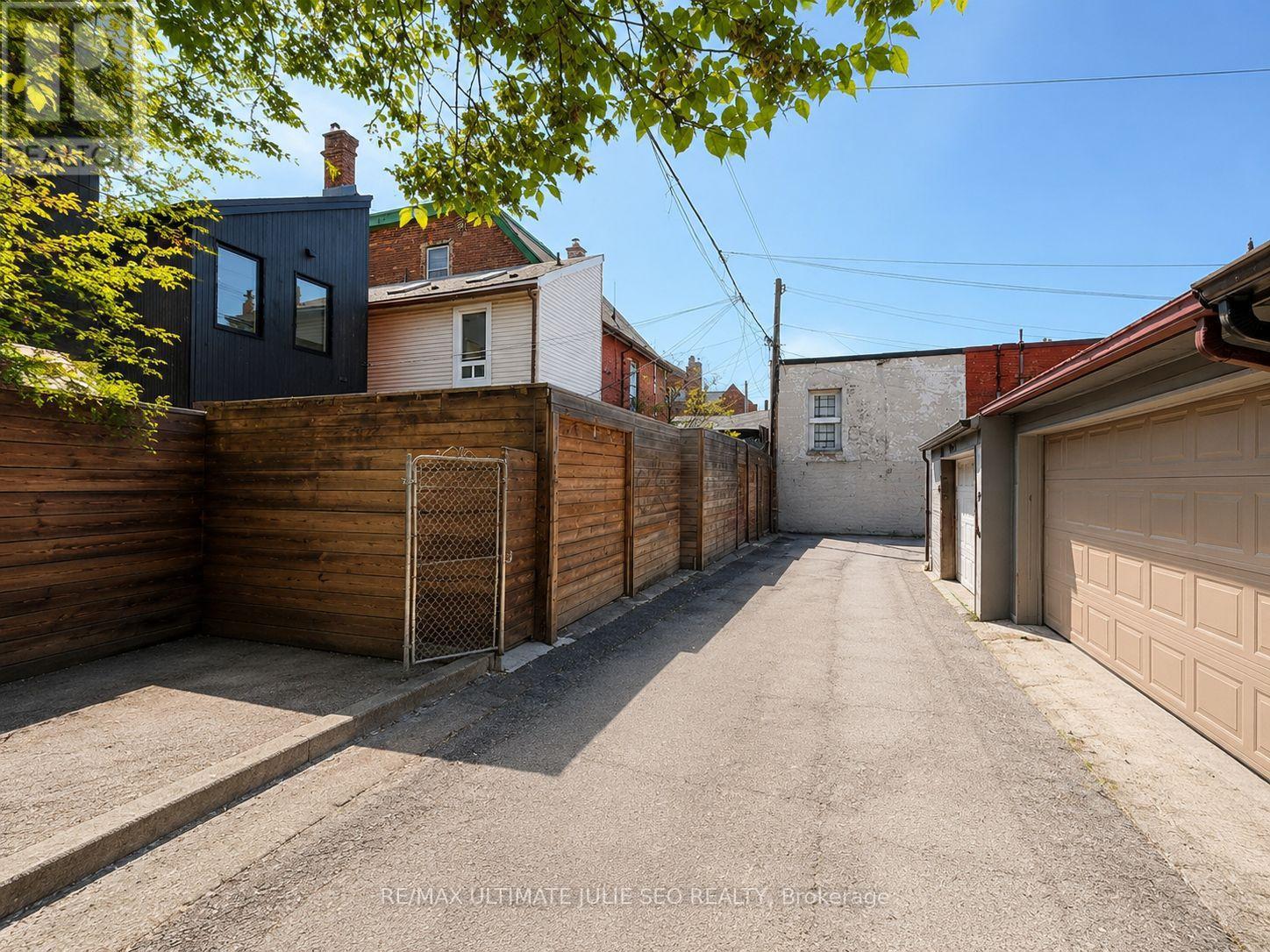 2nd & 3rd Floor - 702 Queen Street W, Toronto, Ontario  M6J 1E7 - Photo 17 - C13184276
