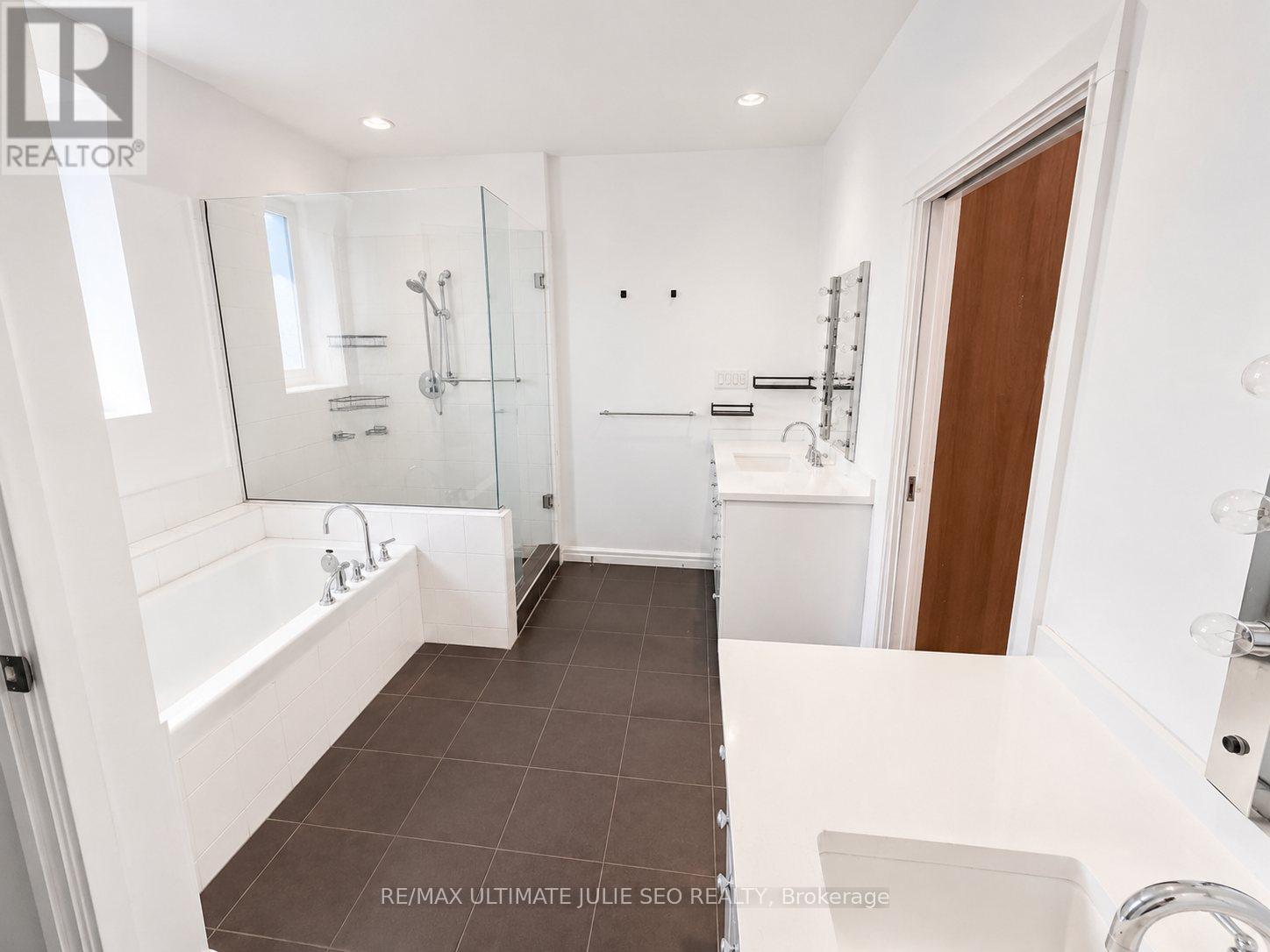 2nd & 3rd Floor - 702 Queen Street W, Toronto, Ontario  M6J 1E7 - Photo 6 - C13184276