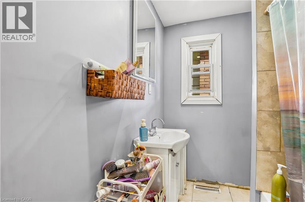 276 Roxborough Avenue, Hamilton, Ontario  L8H 1P7 - Photo 14 - 40829317