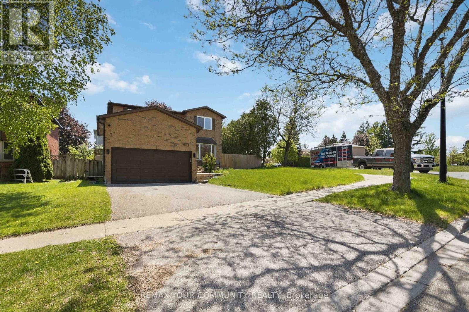 251 OSMOND CRESCENT, Newmarket, Ontario
