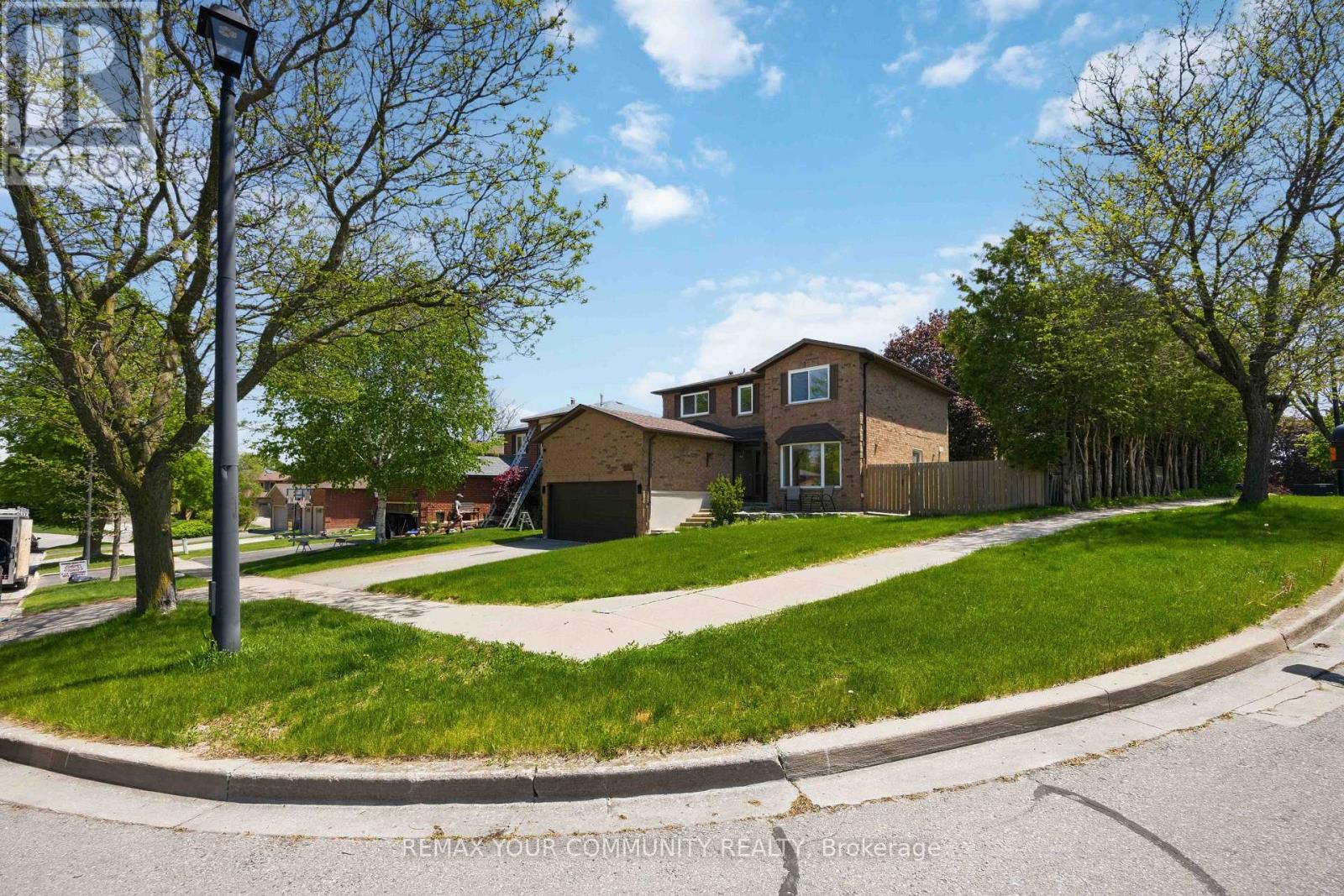 251 Osmond Crescent, Newmarket, Ontario  L3Y 7L3 - Photo 3 - N13195864