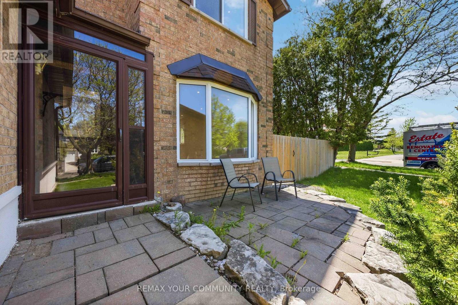251 Osmond Crescent, Newmarket, Ontario  L3Y 7L3 - Photo 4 - N13195864