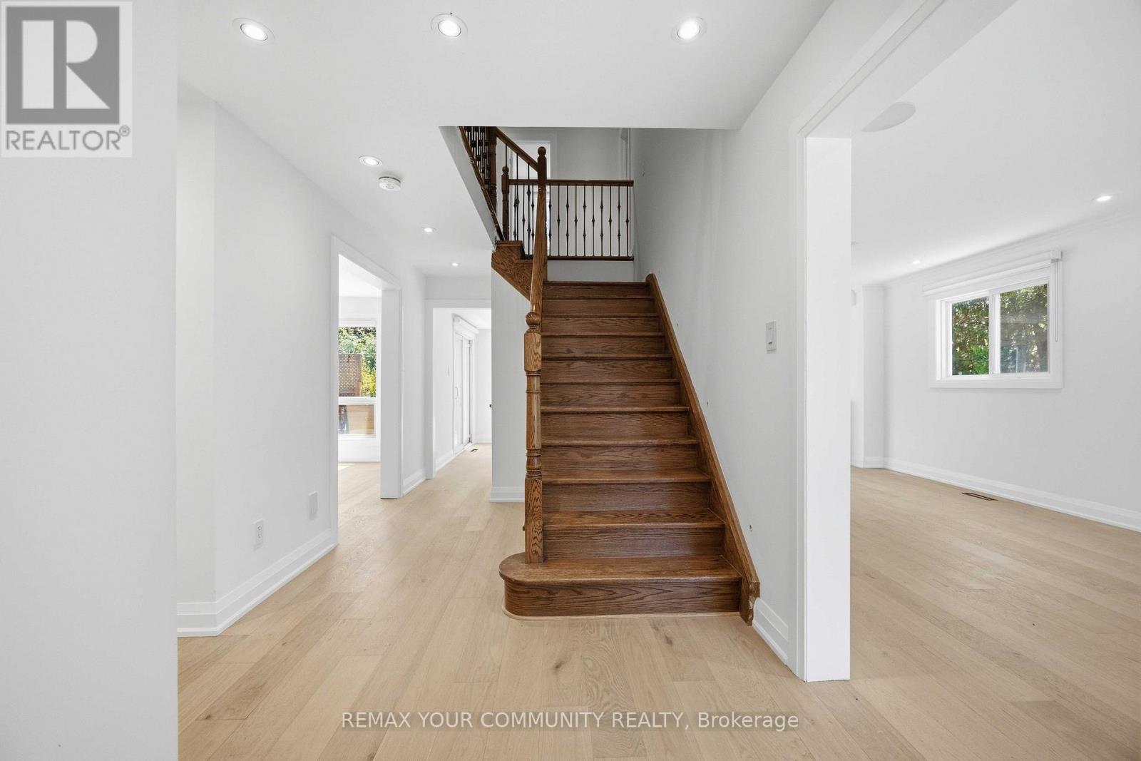 251 Osmond Crescent, Newmarket, Ontario  L3Y 7L3 - Photo 6 - N13195864