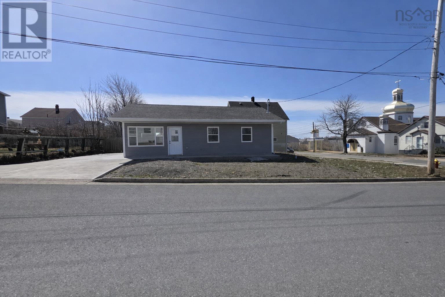 6 South Street, Sydney, Nova Scotia  B1N 2M3 - Photo 2 - 202603696