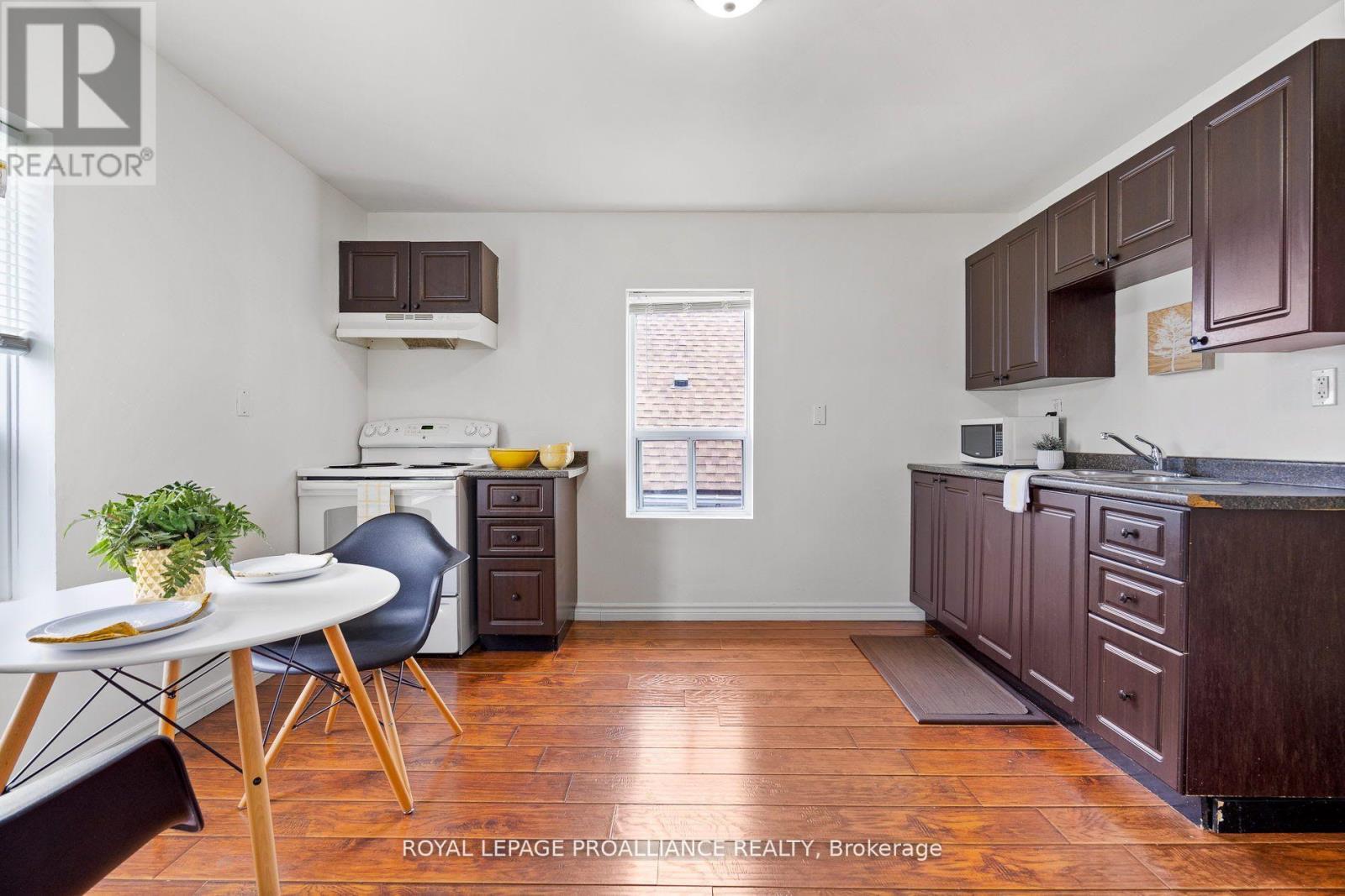 Upper - 5654 Desson Avenue, Niagara Falls, Ontario  L2G 3T2 - Photo 6 - X13197024