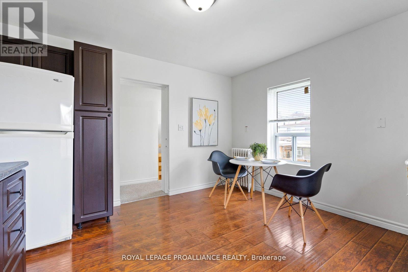Upper - 5654 Desson Avenue, Niagara Falls, Ontario  L2G 3T2 - Photo 7 - X13197024