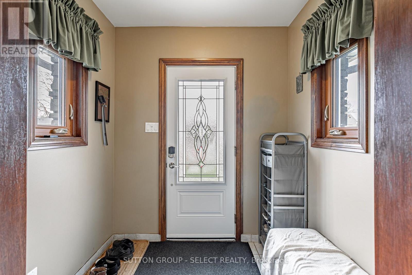 1054 Chippewa Drive, London East, Ontario  N5V 2T7 - Photo 3 - X13196644