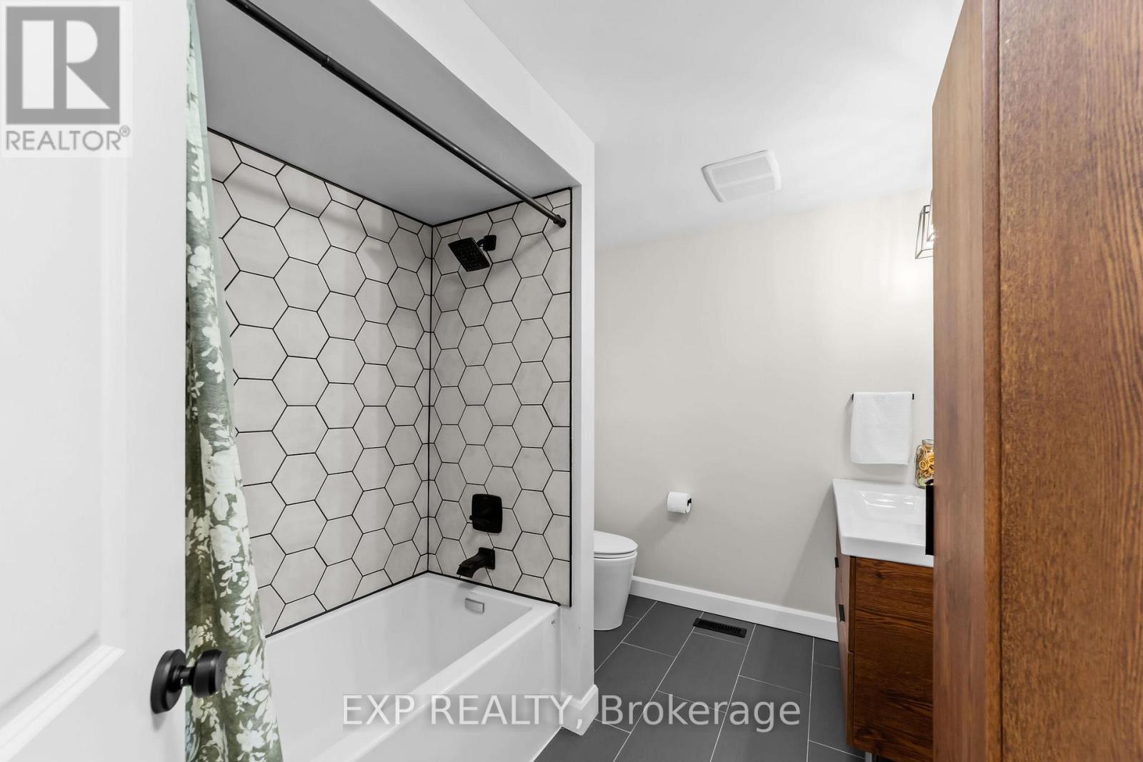 5051 Wellington Road S, London South, Ontario  N6E 3X9 - Photo 14 - X13197806