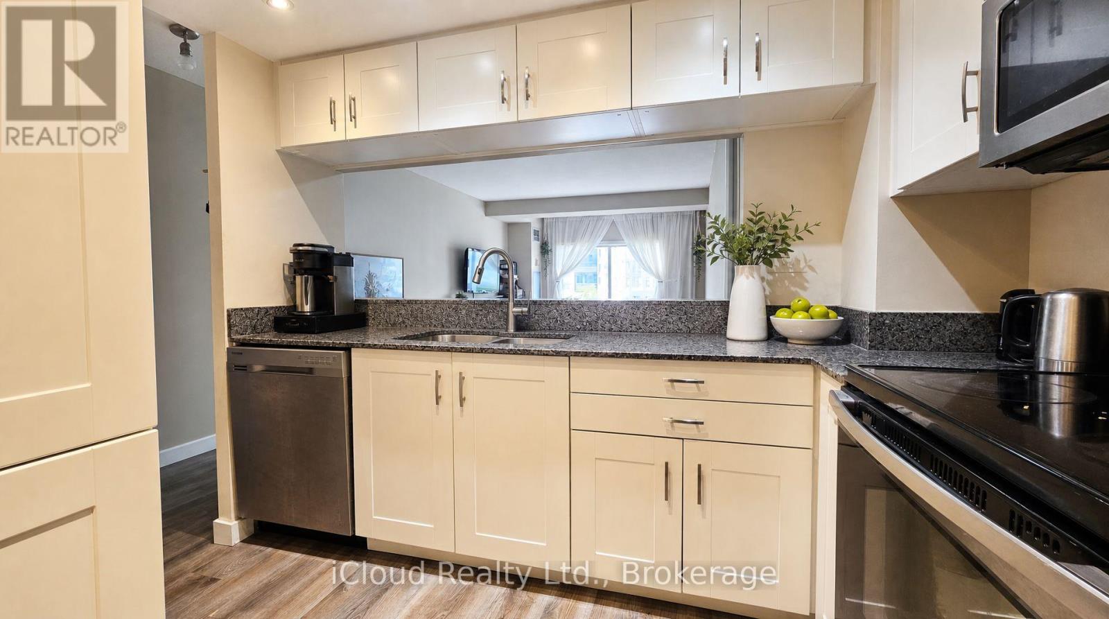 302 - 101 Subway Crescent, Toronto, Ontario  M9B 6K4 - Photo 6 - W13195994