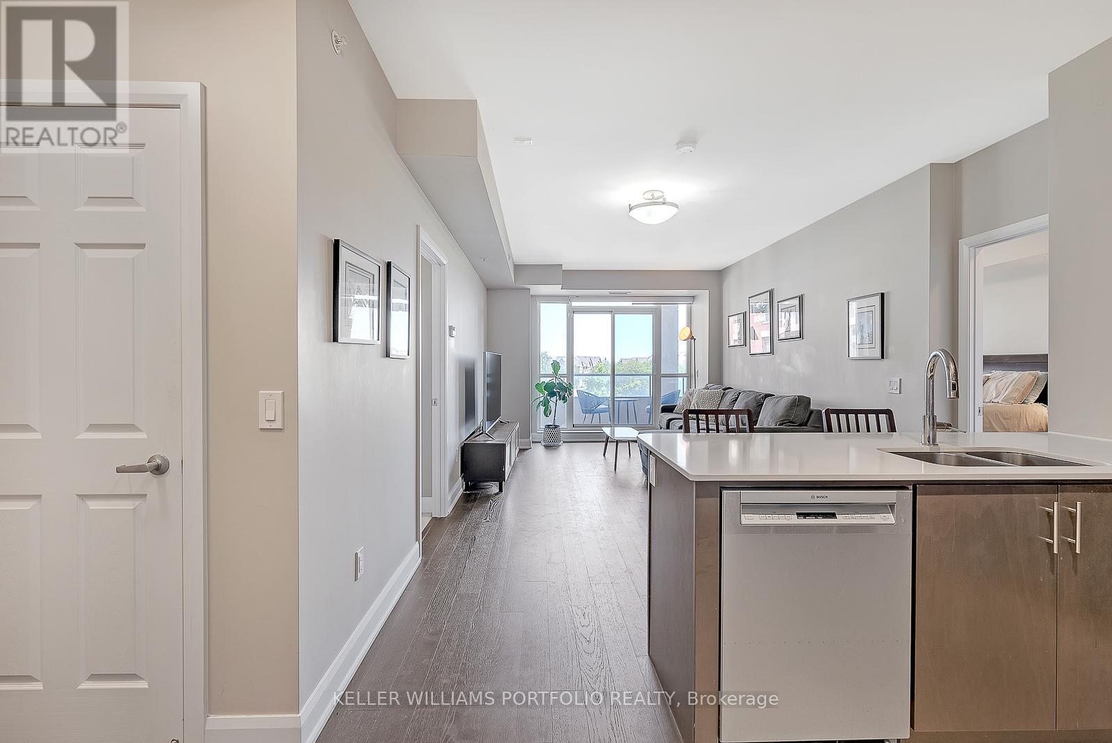 304 - 2480 Prince Michael Drive, Oakville, Ontario  L6H 0H1 - Photo 2 - W13196158