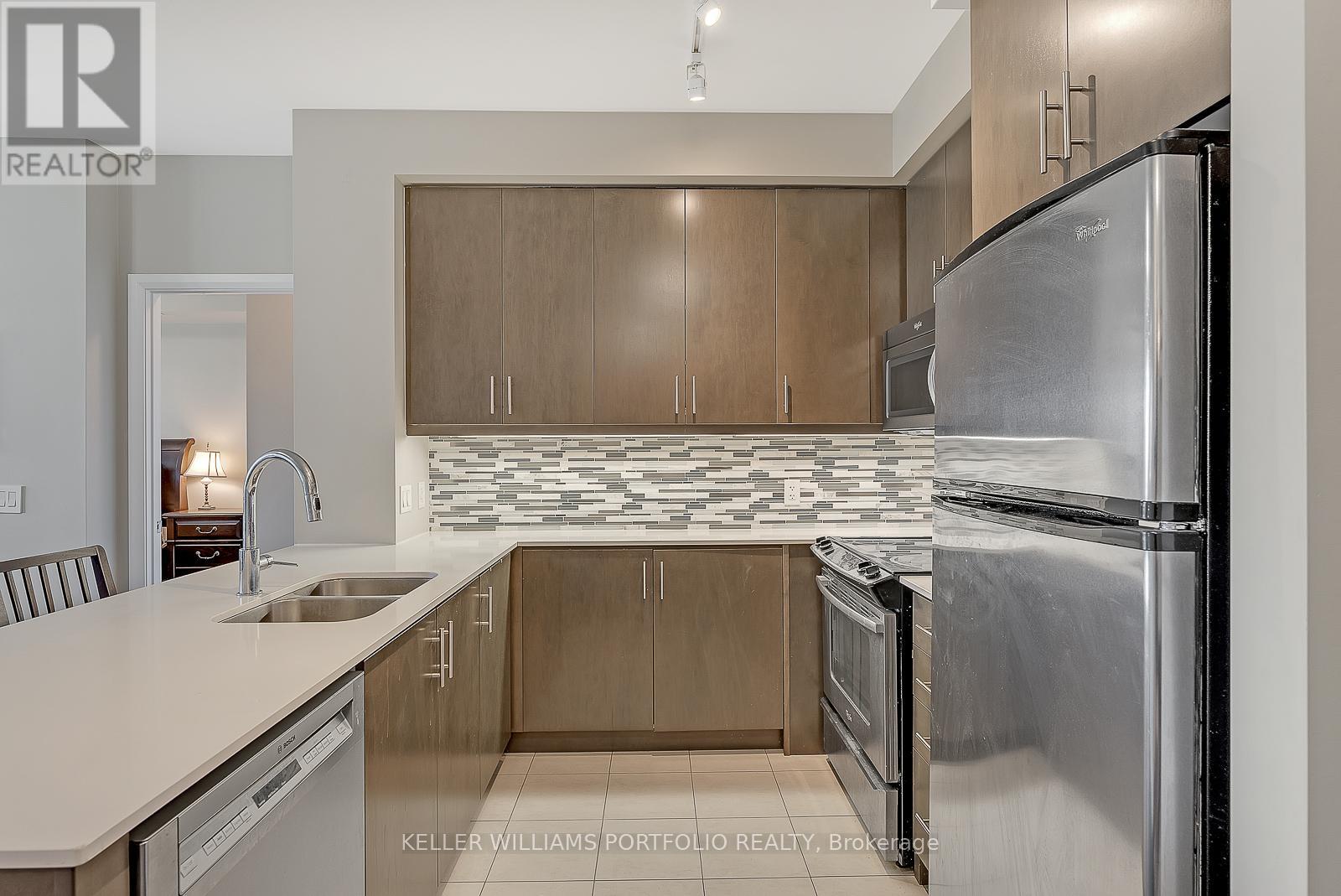 304 - 2480 Prince Michael Drive, Oakville, Ontario  L6H 0H1 - Photo 4 - W13196158