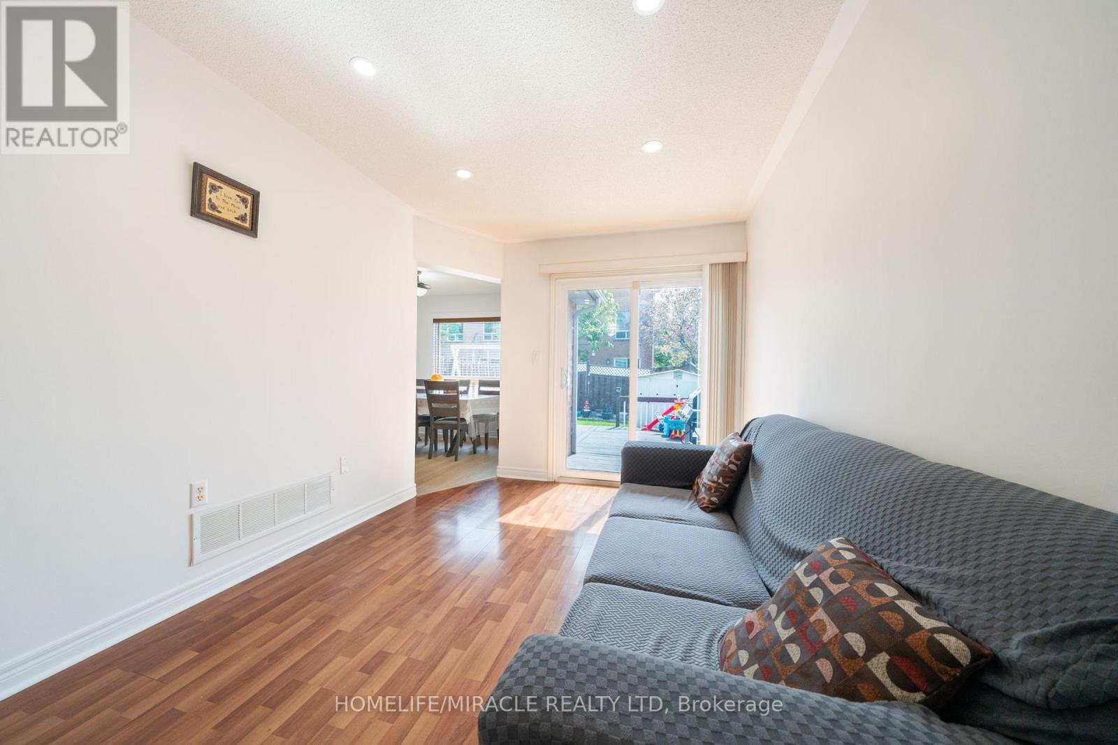 93 Brickyard Way, Brampton, Ontario  L6V 4L7 - Photo 9 - W13196192