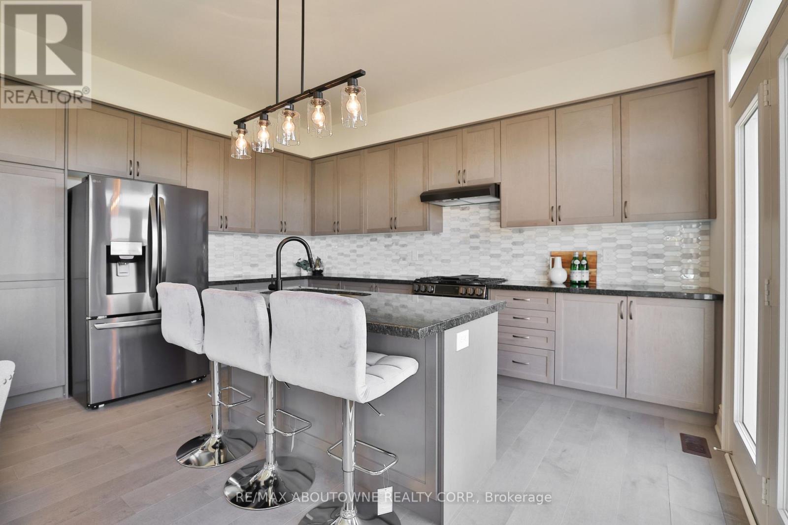 37 North Park Boulevard, Oakville, Ontario  L6M 0W8 - Photo 13 - W13196220