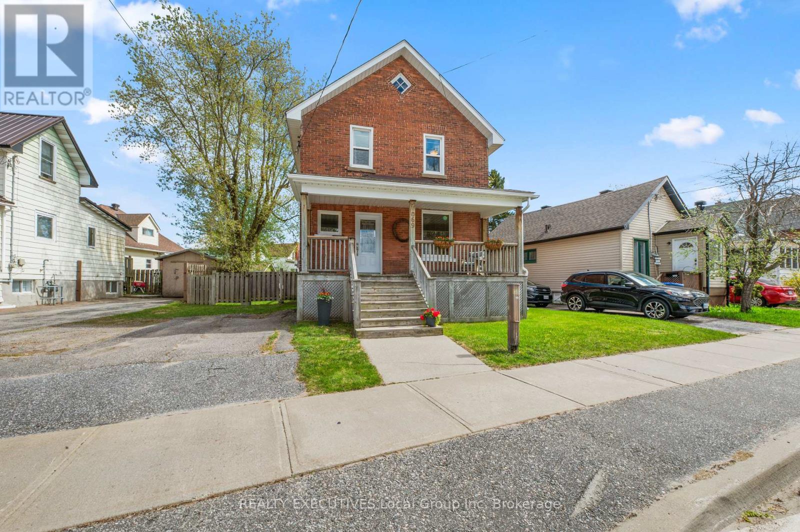 1069 Ferguson Street, North Bay, Ontario  P1B 1Y4 - Photo 1 - X13196454