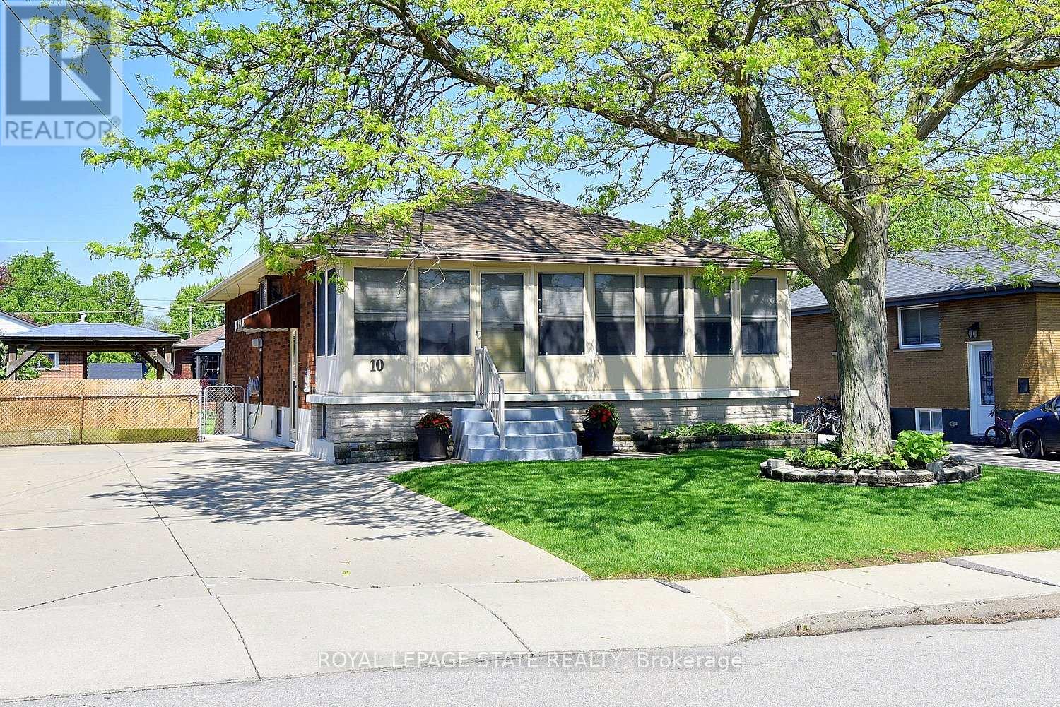 10 Alderney Avenue, Hamilton, Ontario  L9A 2A5 - Photo 1 - X13196232