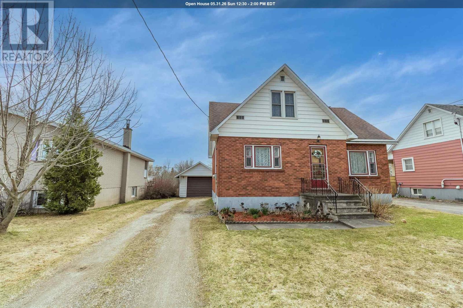 49 Stevens St, Sault Ste. Marie, Ontario P6B 3N8 - Photo 1 - SM260819