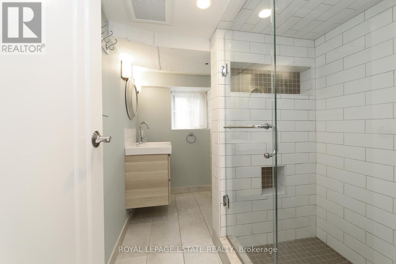 27 Sycamore Place, Toronto, Ontario  M4E 1K3 - Photo 30 - E13168152