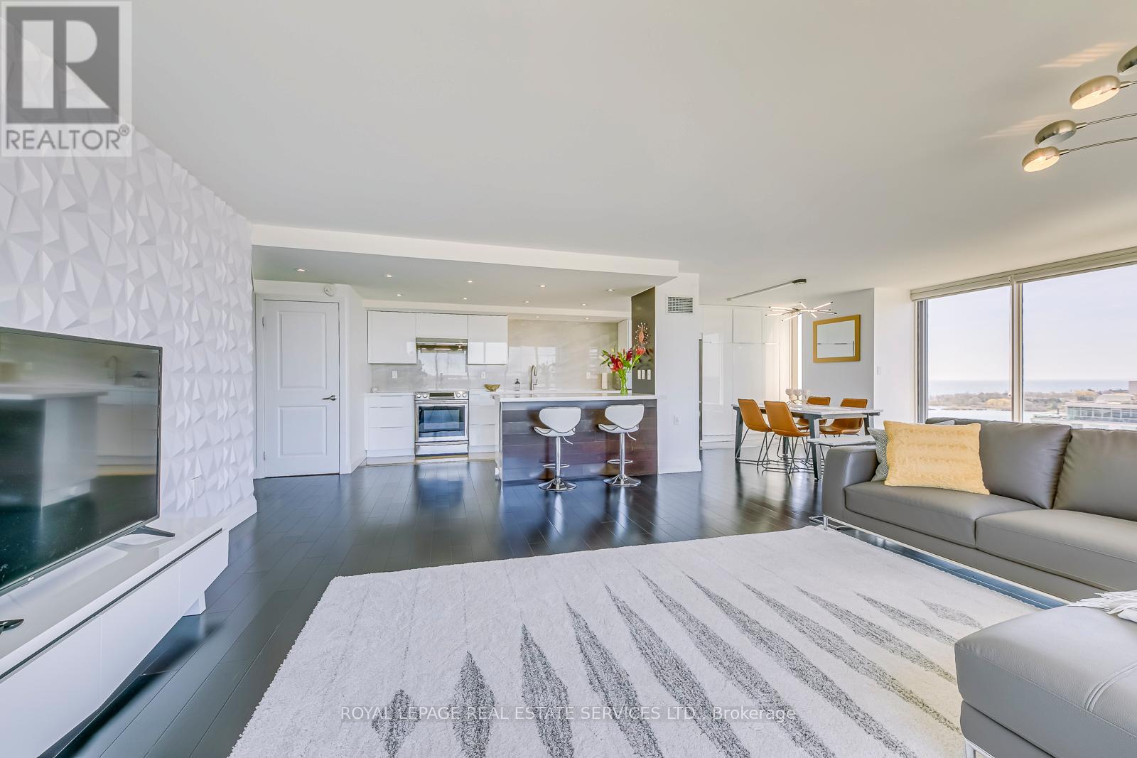<div class="slider-price">$1,279,000</div><p>1607 - 2045 Lake Shore Boulevard W, Toronto, Ontario</p>